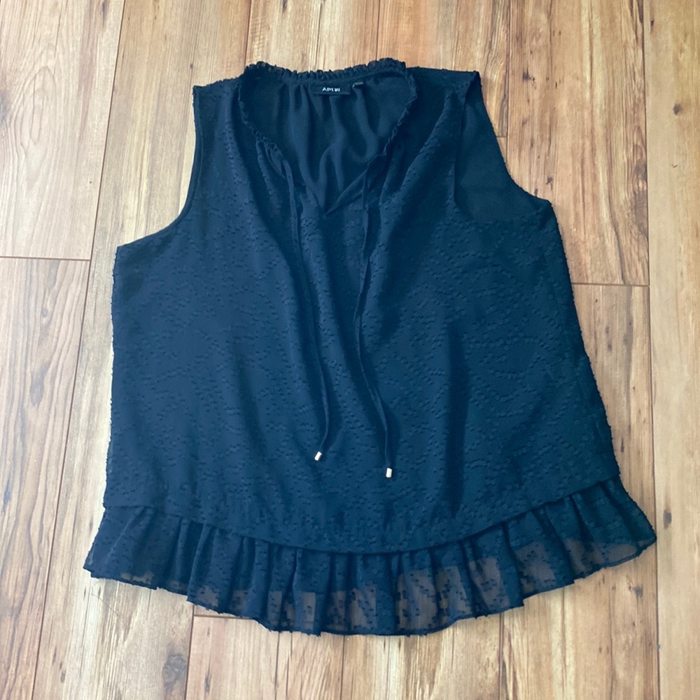 Cute black top